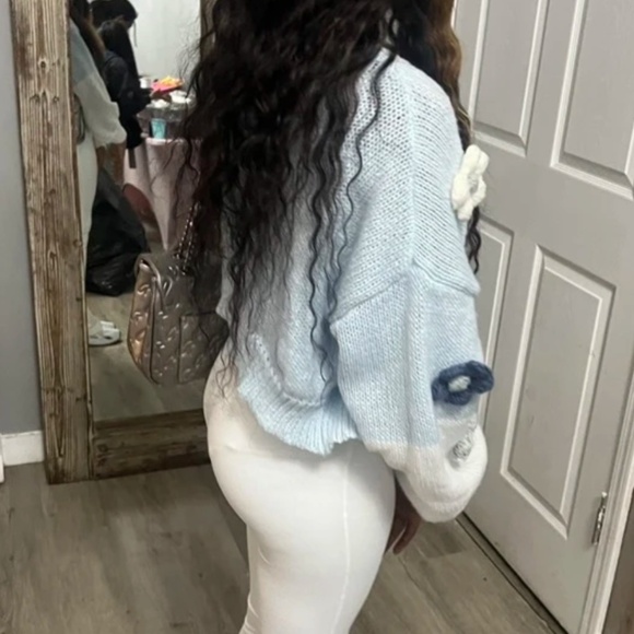 Cozy Baby Blue Floral Floral applique Cropped Open Front Cardigan - Picture 6 of 6